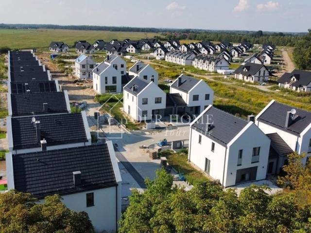 Nowoczesny dom bliźniaczy 138m2 z garażem i ogrodem