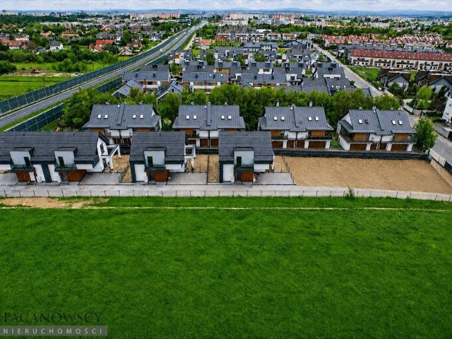 Nowoczesny dom bliźniak 154m2 z balkonem i tarasem