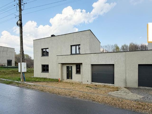 Nowoczesny dom bliźniak 154m2 z garażem i tarasem