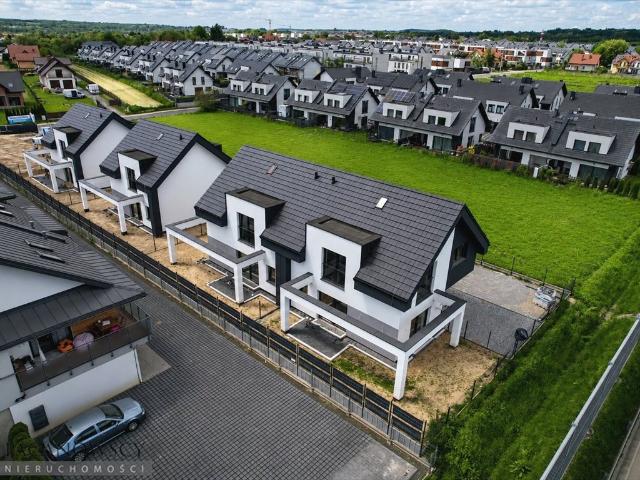 Nowoczesny dom bliźniak 154m2 z tarasem i balkonem