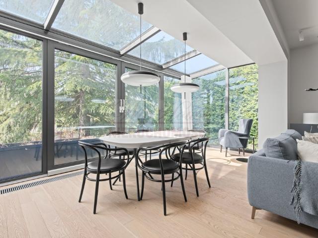 Nowoczesny dom bliźniak 215 m² z garażem i ogrodem
