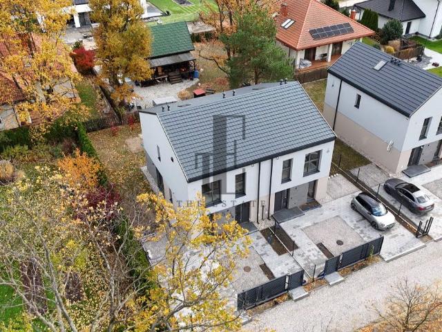 Nowoczesny dom bliźniak w Wawerze, 105 m2, garaż, ogród