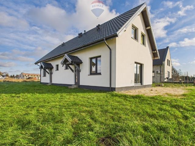 Nowoczesny dom dwulokalowy 180 m² z ogrodem w Nowęcinie