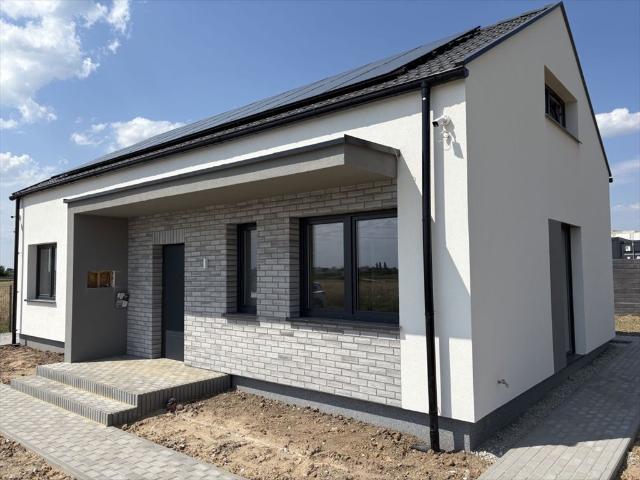 Nowoczesny dom parterowy 80 m2 z poddaszem, gotowy do wykończenia