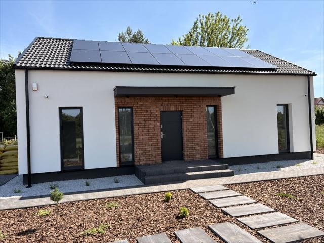 Nowoczesny dom parterowy 80 m² z poddaszem, pełna obsługa