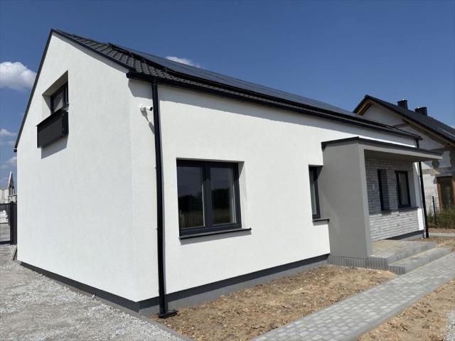 Nowoczesny dom parterowy 80 m² z poddaszem, pełne wykończenie