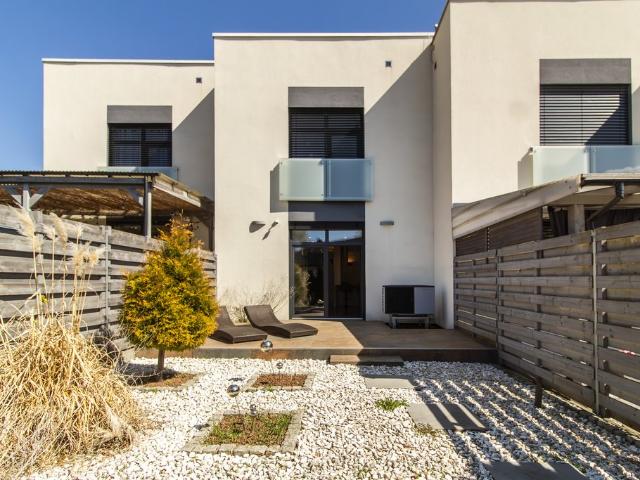 Nowoczesny dom szeregowy 92,37 m² wysoki standard