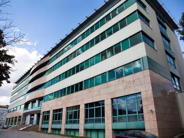 Nowoczesny kompleks biurowy 1448 m² z parkingiem i elastyczną aranżacją