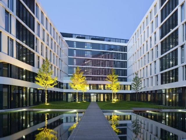 Nowoczesny kompleks biurowy 609 m² z zielonymi dachami