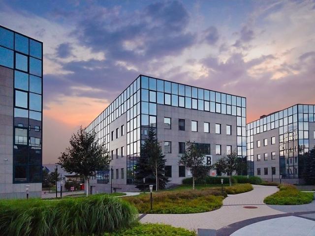 Nowoczesny kompleks biurowy 698 m2, innowacje i udogodnienia