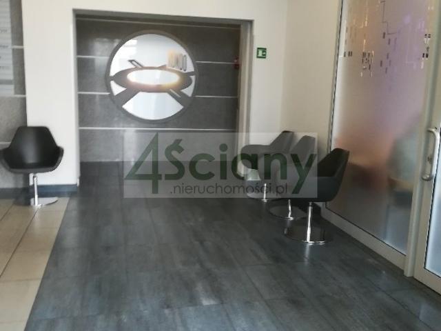 Nowoczesny lokal biurowy 13 m2 z podziemnym parkingiem