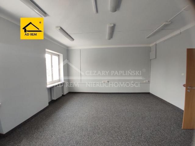 Nowoczesny lokal biurowy 29m² z windą i parkingiem