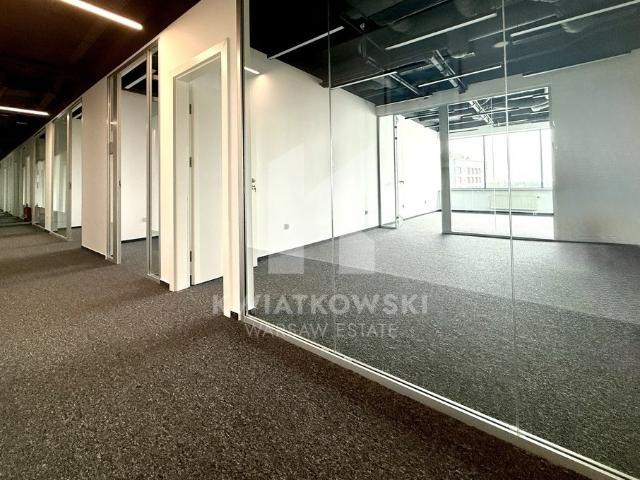 Nowoczesny lokal biurowy 34,59 m2 z aneksem i salą konferencyjną