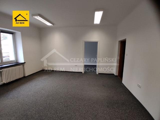Nowoczesny lokal biurowy 34,5 m² z parkingiem i dostępem do internetu