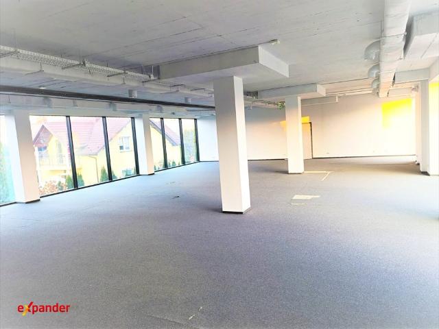 Nowoczesny lokal biurowy 360 m² z windą i parkingiem