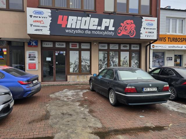 Nowoczesny lokal handlowy 160 m² z klimatyzacją i parkingiem