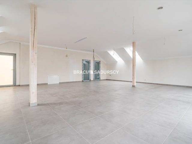 Wynajmę nowoczesny lokal usługowy 100 m² w Krakowie