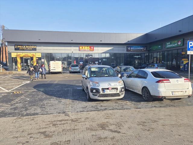 Nowoczesny lokal usługowy 67 m2 z witrynami i parkingiem