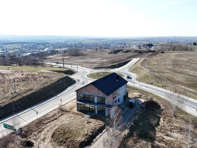 Nowoczesny lokal usługowo handlowy 224 m² przy rondzie