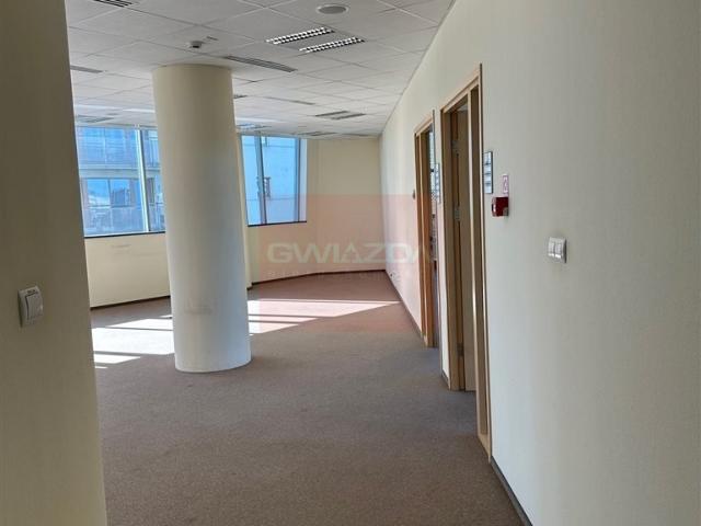 Nowoczesny lokal 1600 m² na Mokotowie z klimatyzacją
