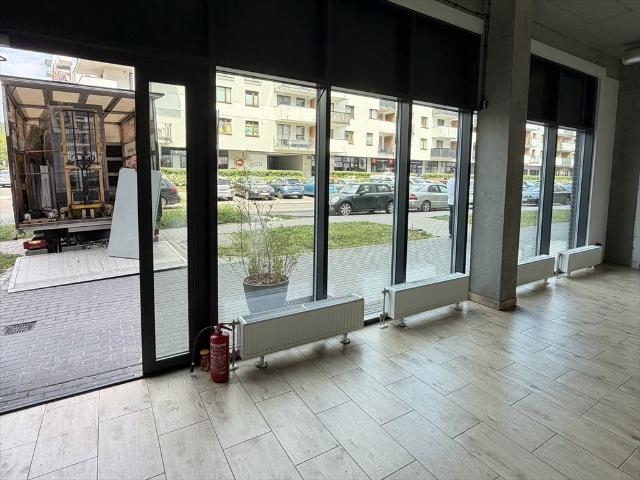 Zapraszam do wynajmu nowoczesnego lokalu 168 m² z witrynami i parkingiem