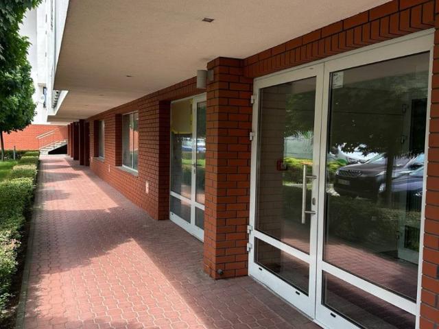 Nowoczesny lokal 64 m² na wynajem w Włochach, parking!