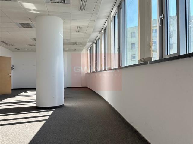 Nowoczesny lokal 650 m² na Mokotowie z klimatyzacją
