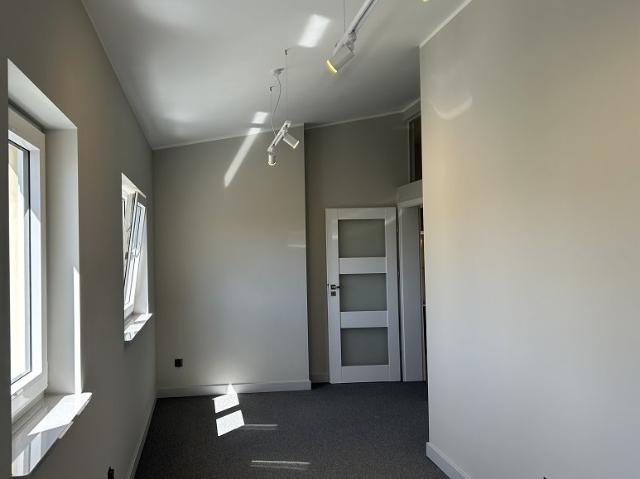 Nowoczesny lokal 73 m² w kamienicy z lat 30. z klimatyzacją