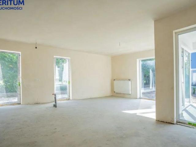 Nowoczesny segment 130m2 z garażem i ogrodem