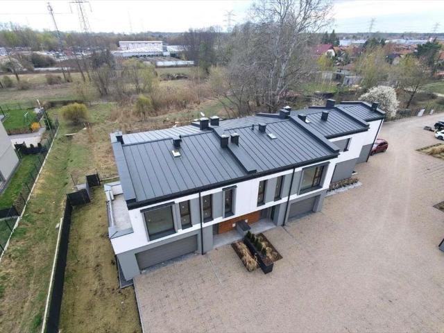 Nowoczesny segment 148m² z garażem, ogród i pełne media