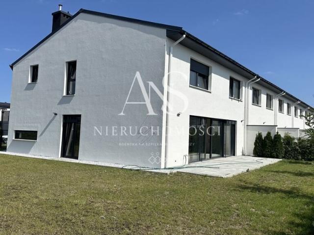 Nowoczesny skrajny szeregowiec 166 m² z dużym ogrodem