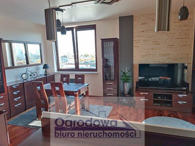 Nowoczesny 3 pokojowy apartament z widokiem na Warszawę