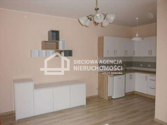 Nowoczesna kawalerka z miejscem garażowym i komórką