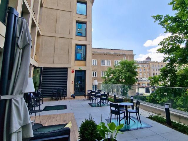Nowoczesne biuro coworkingowe w Teatrze Kwadrat, 50 m2