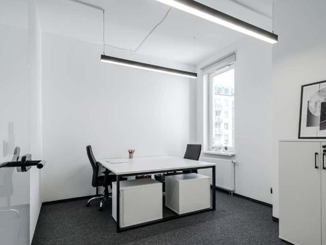 Nowoczesne biuro 134 m² z open space i salą konferencyjną