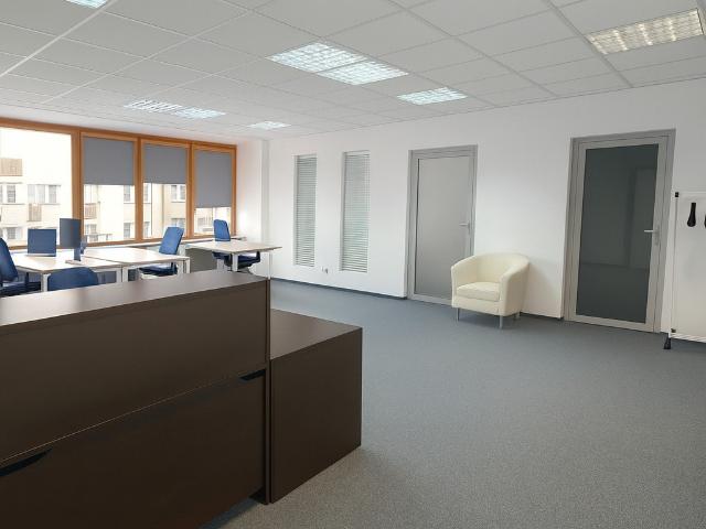 Nowoczesne biuro 238 m2 w centrum Woli z parkingiem