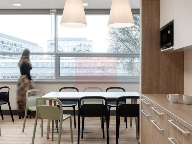 Nowoczesne biuro 394 m² z serwerownią i pełnym wyposażeniem