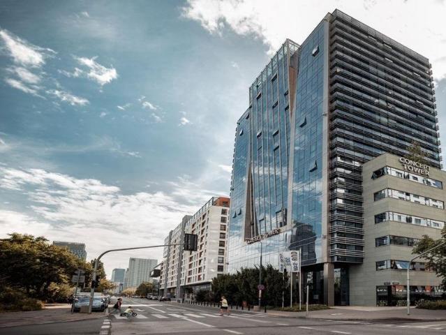 Nowoczesne biuro 405 m2 w Concept Tower, Wola