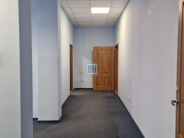 Nowoczesne biuro 55 m² z parkingiem i aneksem kuchennym