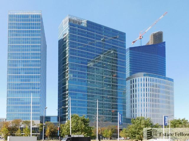 Nowoczesne biuro 500 m2 z parkingiem w centrum Woli