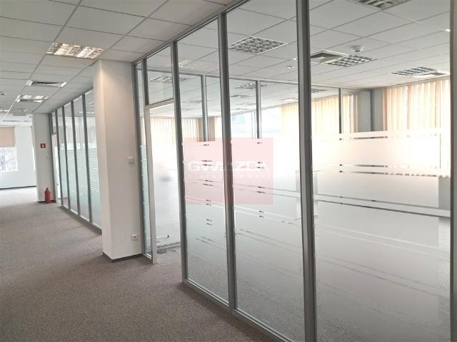 Nowoczesne biuro 950 m² z możliwością podziału i parkingiem