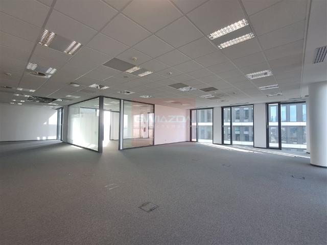Nowoczesne biuro 999 m² w centrum Warszawy z aranżacją polecam!