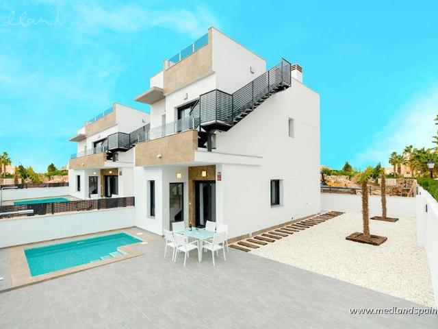 Nowoczesne domy z basenem i ogrodem w Torrevieja