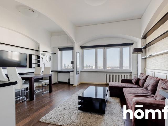 Nowoczesne studio 36m2 z panoramicznym widokiem na Warszawę
