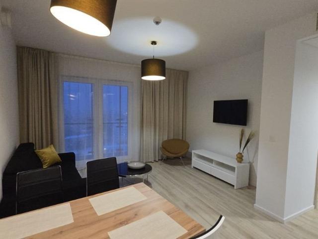 Nowoczesne 43 m2 z klimatyzacją i recepcją w apartamentowcu