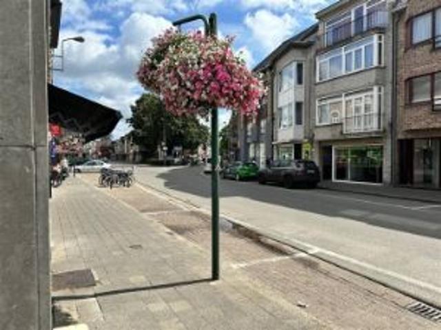 NSTAPKLAAR TRIPLEX APPARTEMENT MET TERRAS