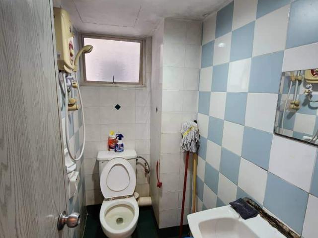 Npark Furnished Aircond Middle Room Share Bathroom included utilities MIX GENDER