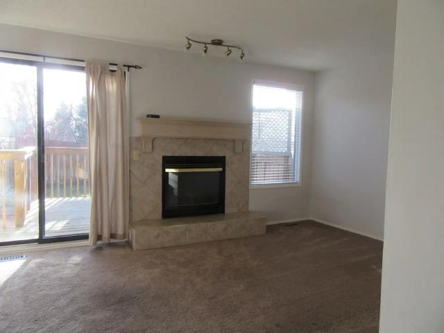 NW townhouse near Crowfoot Centre