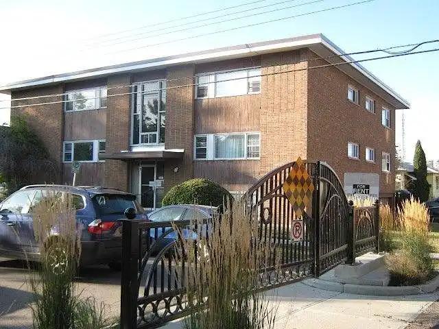 NW Crescent Heights 2 Bedroom Apt. Close to Downtown