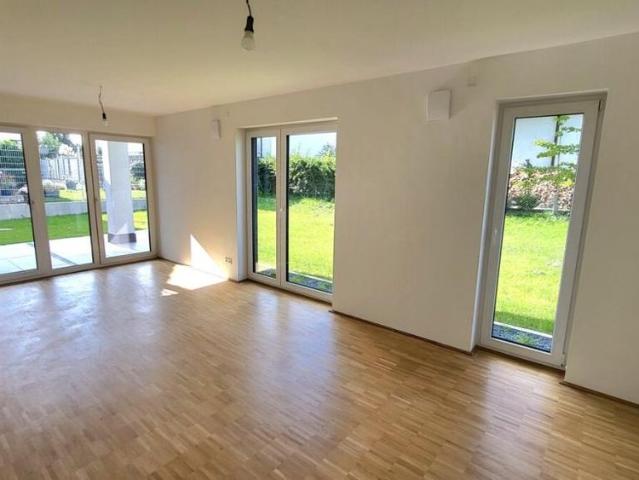 NU Burlafingen, 4 Zi. Mietwohnung, 105,60 m² Wfl EG, großer Garten, Küche, 2 TG Stpl.